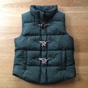 Green puffy vest J Crew 🍂🍁🌲